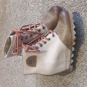Sorel Jane of Arc lace up booties